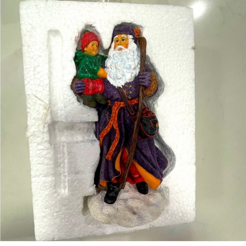 Pipka The Christmas Traveler
Reflections of Christmas Figurine